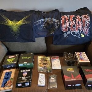 New Loot Crate Marvel Collector Bundle-Great Christmas Gift for Your Marvel Fan!